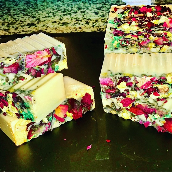 Hi Welcome to my closet!Free gift with purchase 🎁 - Picture 6 of 11